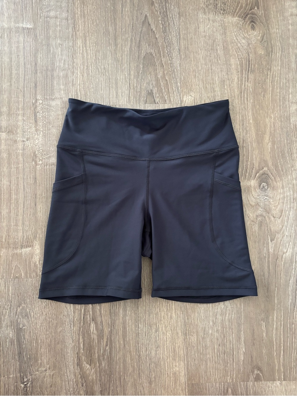 Old Navy Active High-Waisted PowerSoft Pocket Biker Shorts (M)